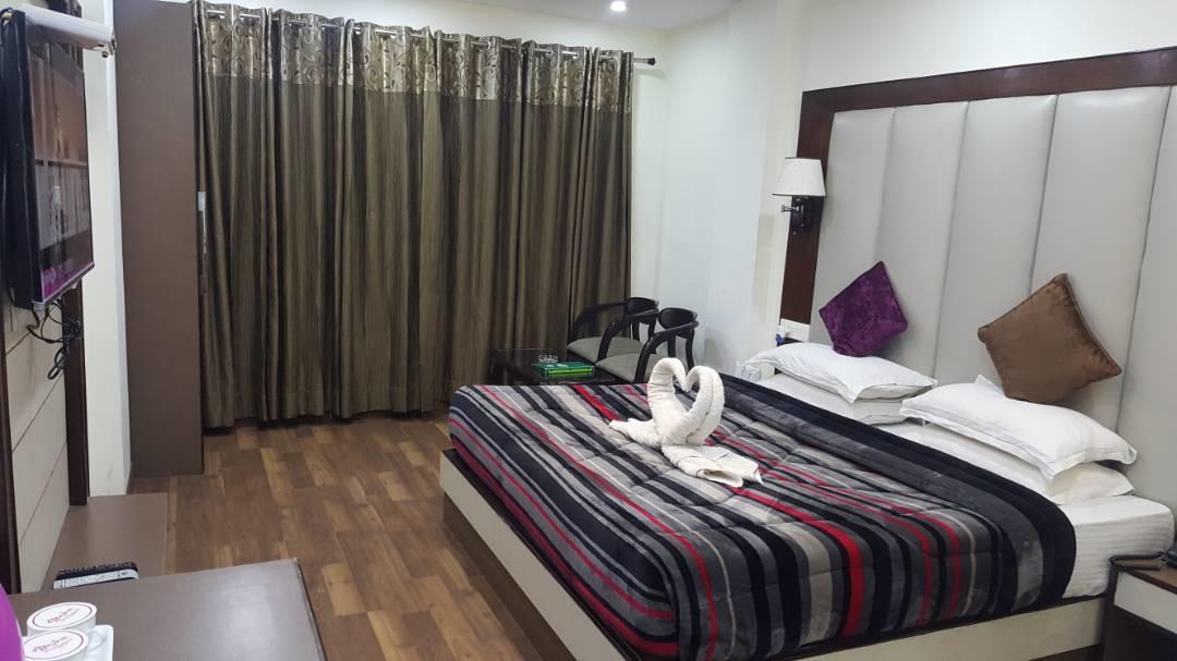 Hotel Kayanat Dalhousie Bagian luar foto