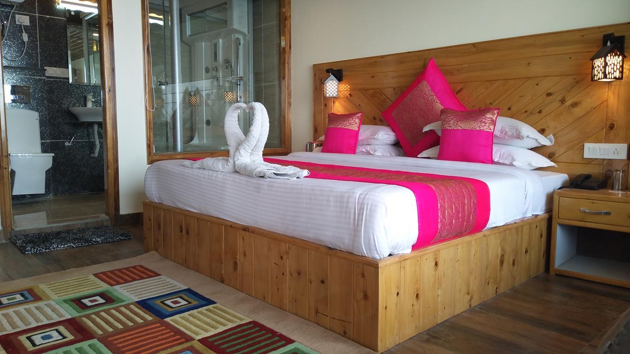 Hotel Kayanat Dalhousie Bagian luar foto