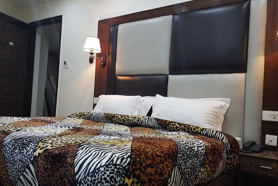 Hotel Kayanat Dalhousie Bagian luar foto